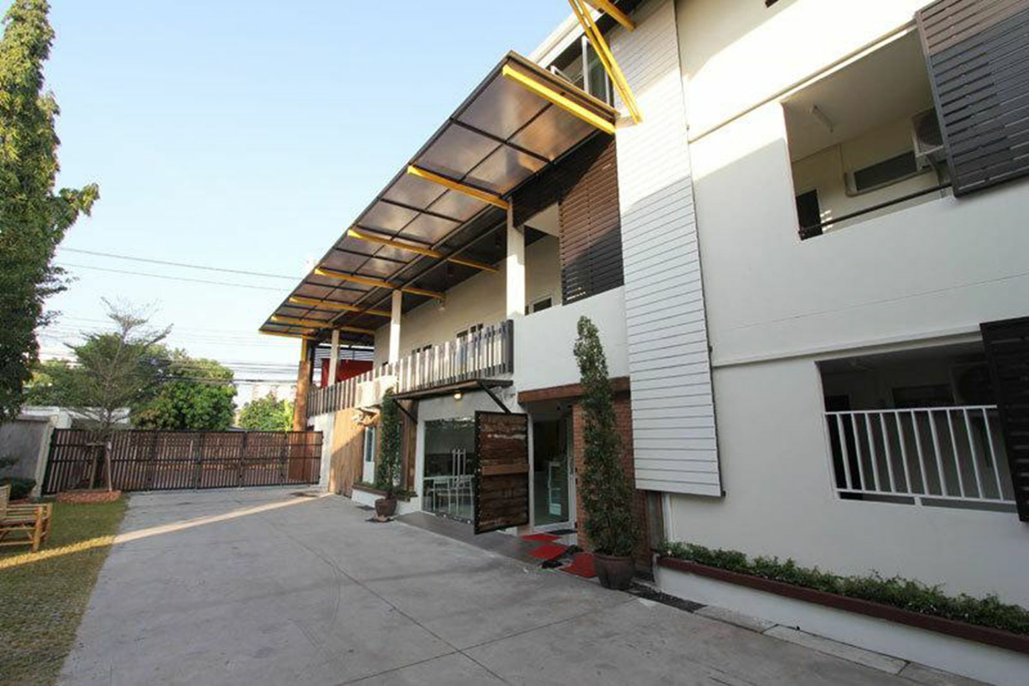 Leesort @ Onnuch Hotel Bangkok Bagian luar foto